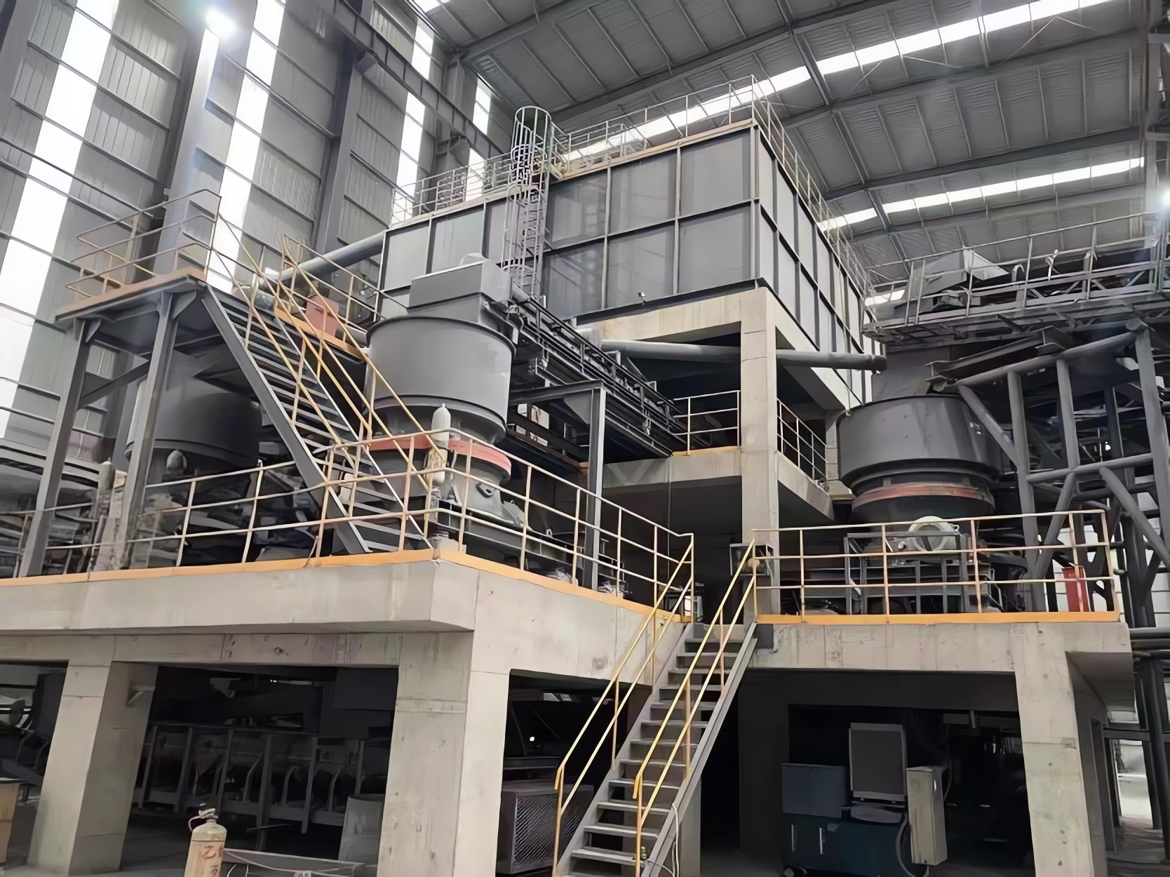 Singal cylinder cone crusher (as secondary and third crushed process) used in granite quarry